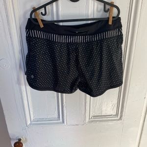 SUPER CUTE BLACK AND WHITE LULULEMON SHORTS
